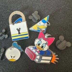 Donald and Daisy Duck WDW pins
